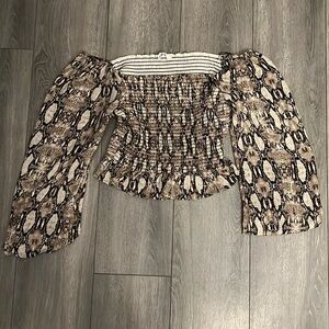 Sage the label off thw shoulder top snake print L